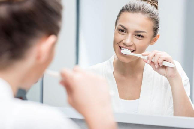 Đính đá răng gần đây Đính đá răng gần đây